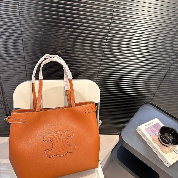 Ce new arrival 2025 tote bag size: 33 * 30 cm