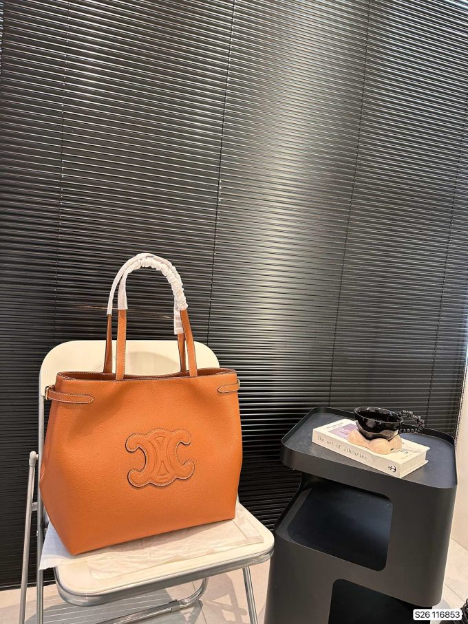 Ce new arrival 2025 tote bag size: 33 * 30 cm - Image 10