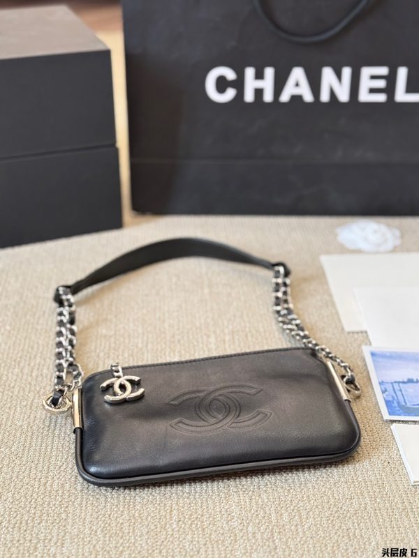 CC new arrival vintage chain bag size: 22*13 cm