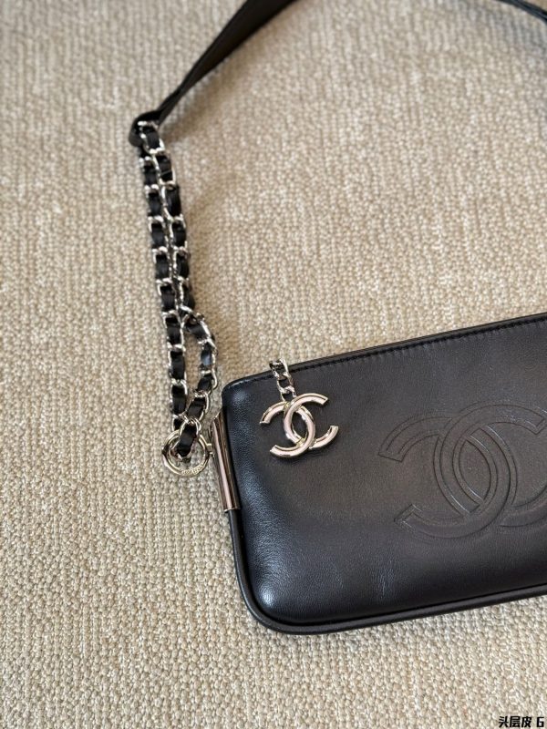 CC new arrival vintage chain bag size: 22*13 cm