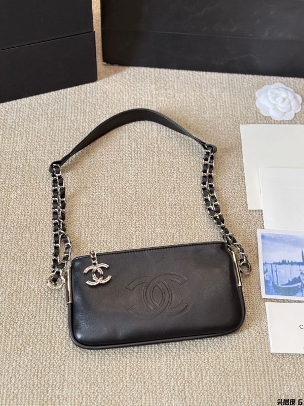 CC new arrival vintage chain bag size: 22*13 cm