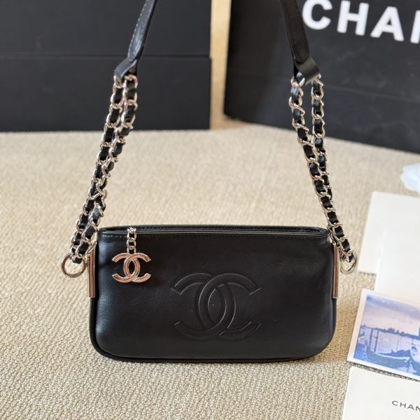 CC new arrival vintage chain bag size: 22*13 cm