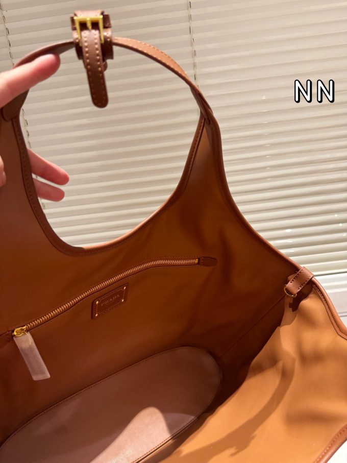Pra new arrival tote bag size:28*22 cm - Image 9