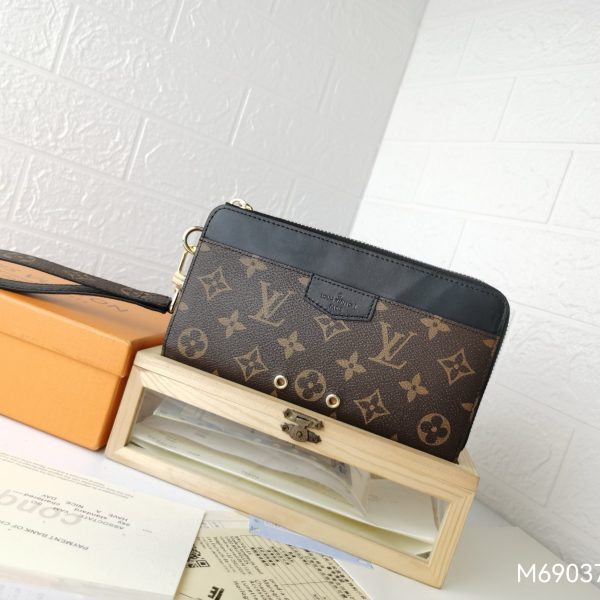 Louis new arrival Dragonne wallet 016 size: 19*11 cm