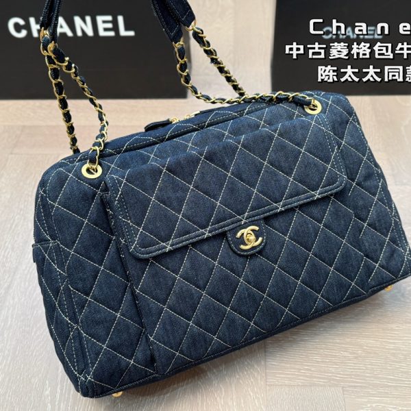 cc new arrival denim bag size；43*26 cm