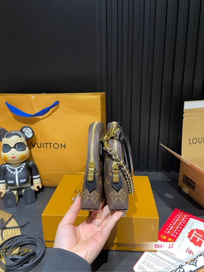 Louis new arrival bb bag size: 24*15 cm - Image 8