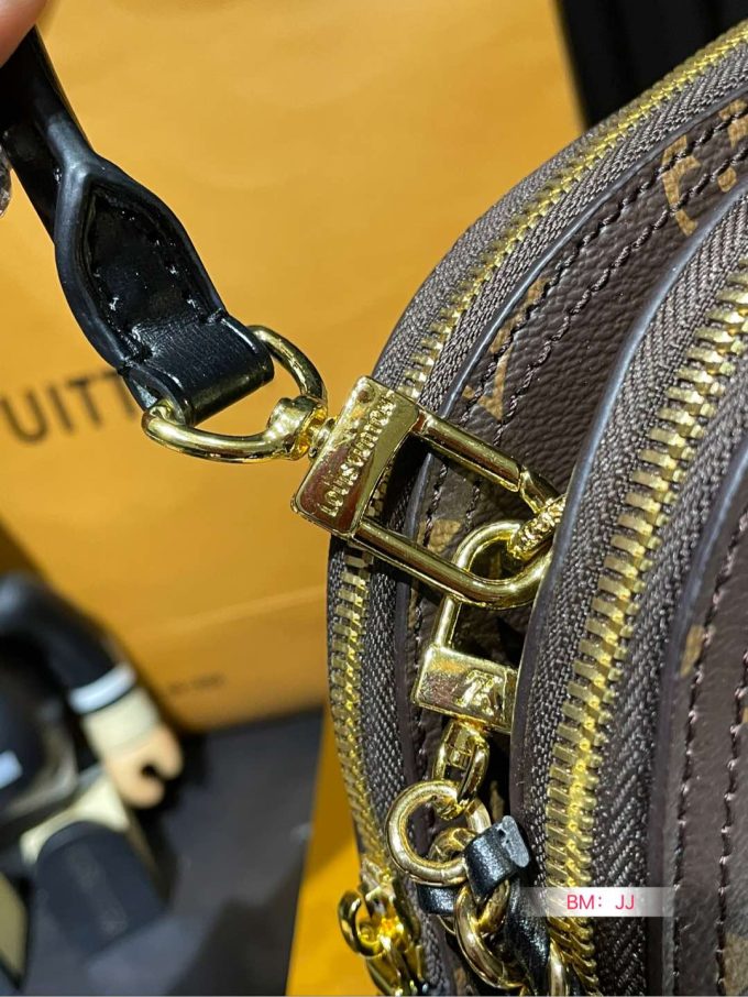 Louis new arrival bb bag size: 24*15 cm - Image 6