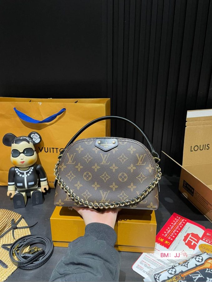 Louis new arrival bb bag size: 24*15 cm - Image 14