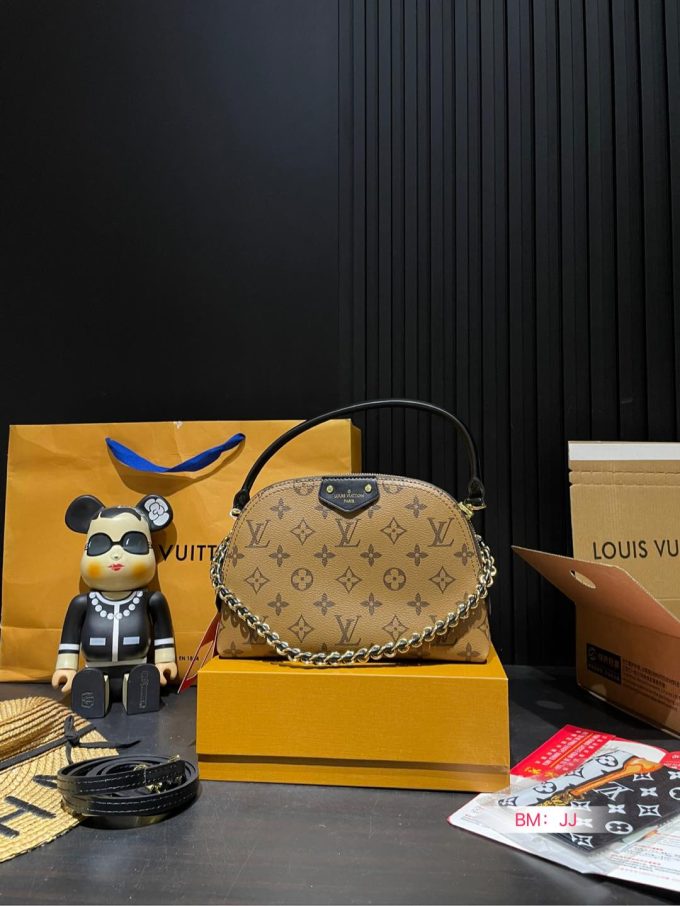 Louis new arrival bb bag size: 24*15 cm - Image 4