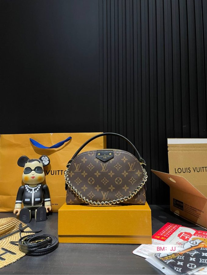 Louis new arrival bb bag size: 24*15 cm - Image 3