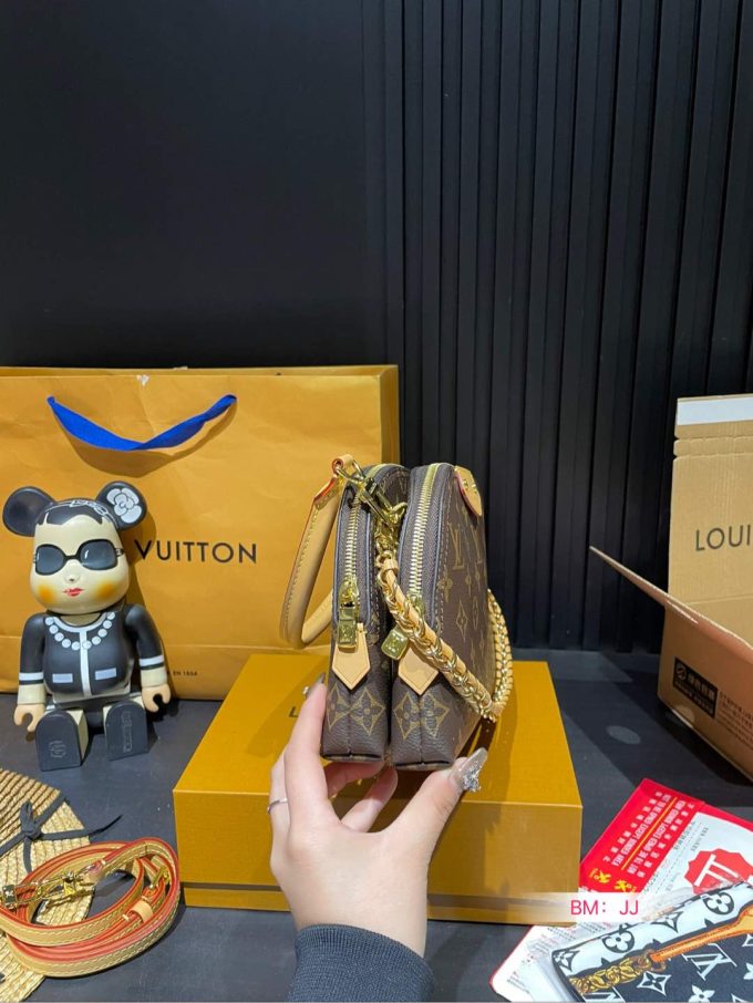 Louis new arrival bb bag size: 24*15 cm - Image 13