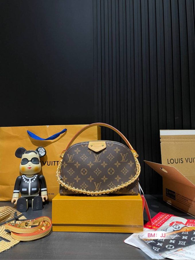 Louis new arrival bb bag size: 24*15 cm - Image 2