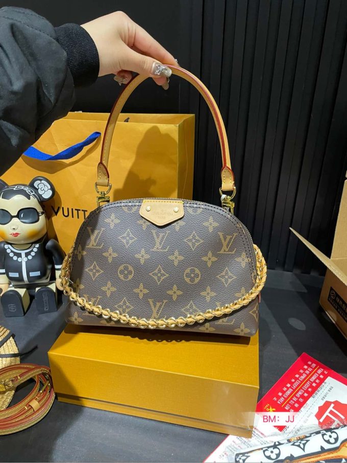 Louis new arrival bb bag size: 24*15 cm - Image 12