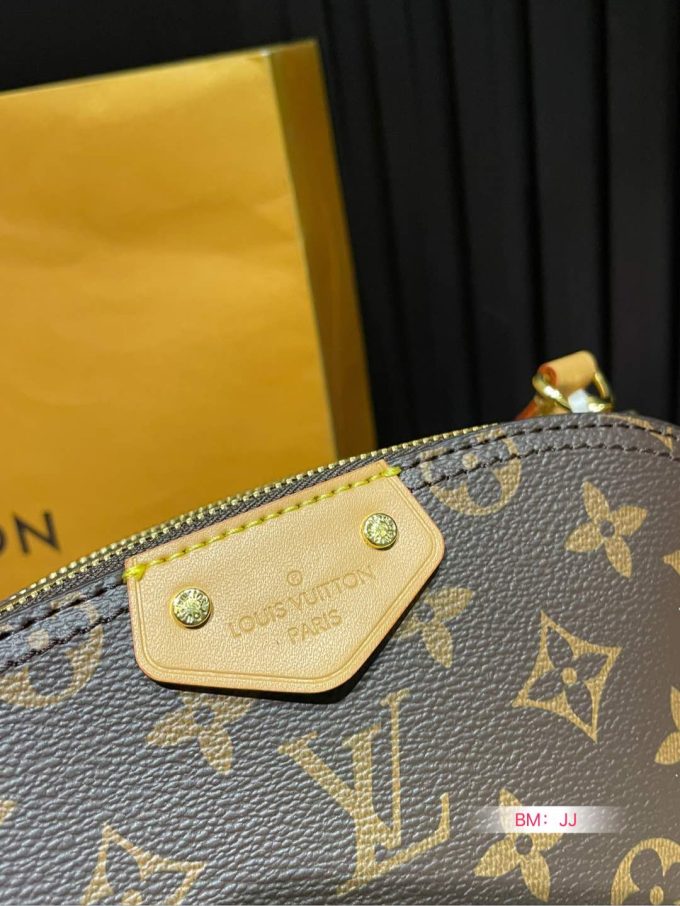 Louis new arrival bb bag size: 24*15 cm - Image 11