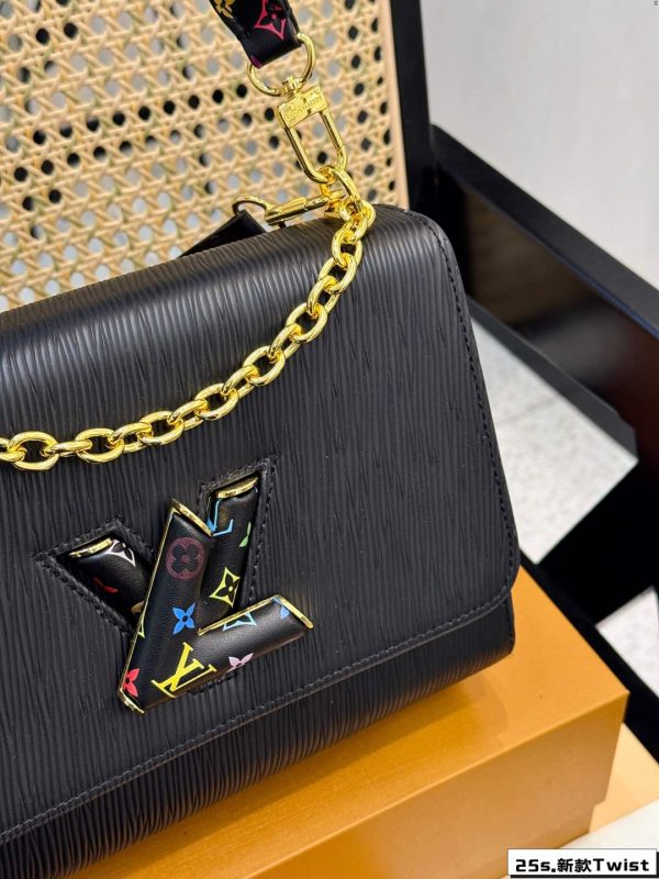 Louis 2025 new arrival twist bag size: 23*16cm