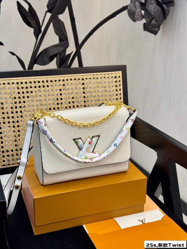 Louis 2025 new arrival twist bag size: 23*16cm