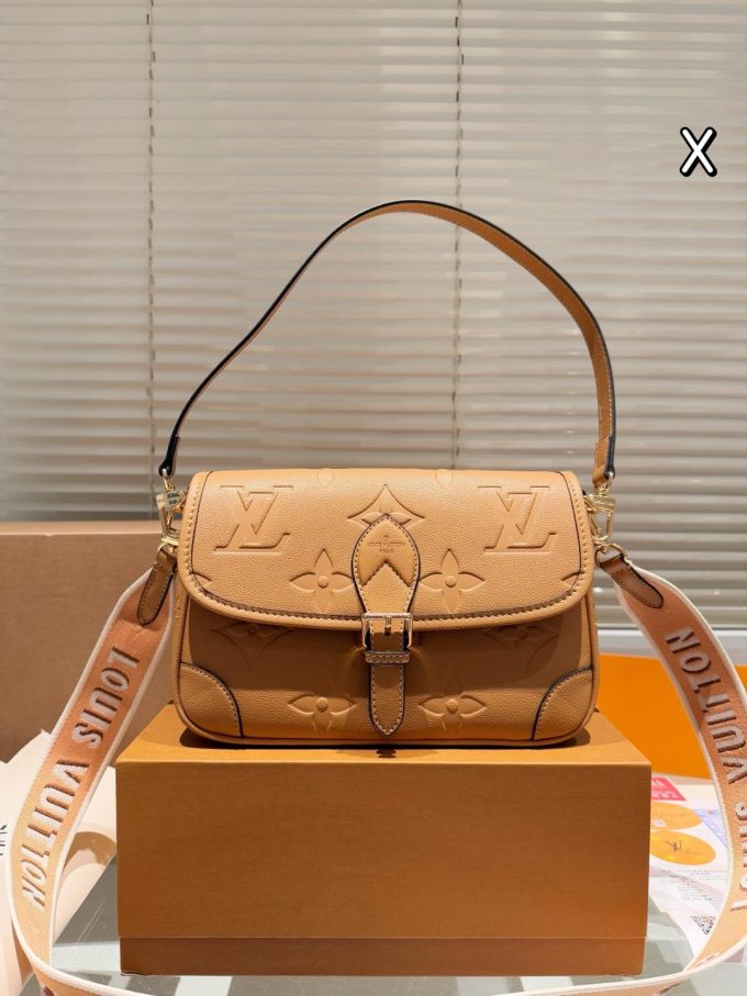 Louis new arrival Diane bag size: 25*15 cm