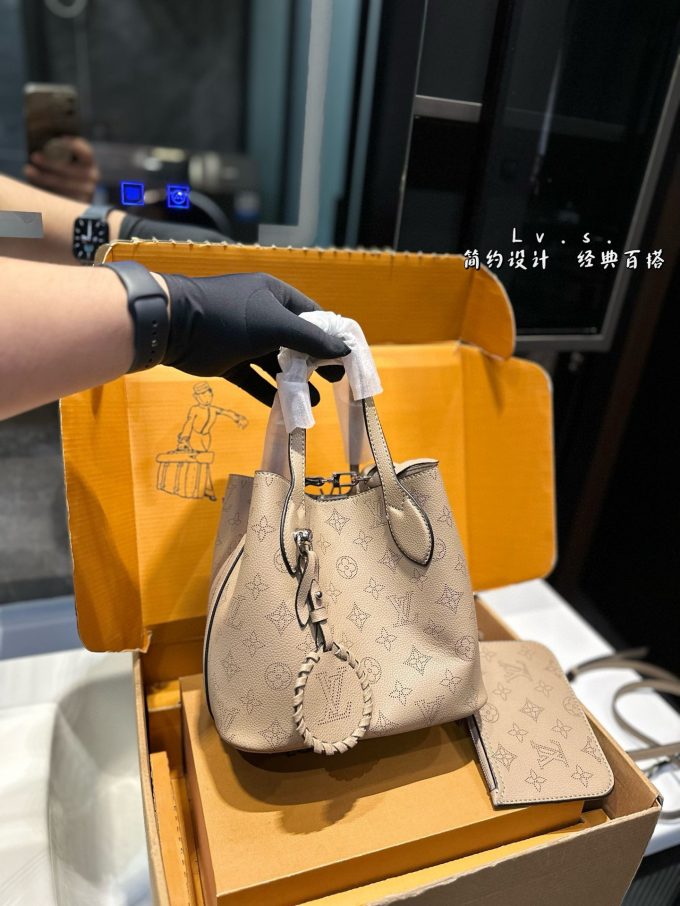 louis new arrival tote bucket bag size:21 * 20cm - Image 9