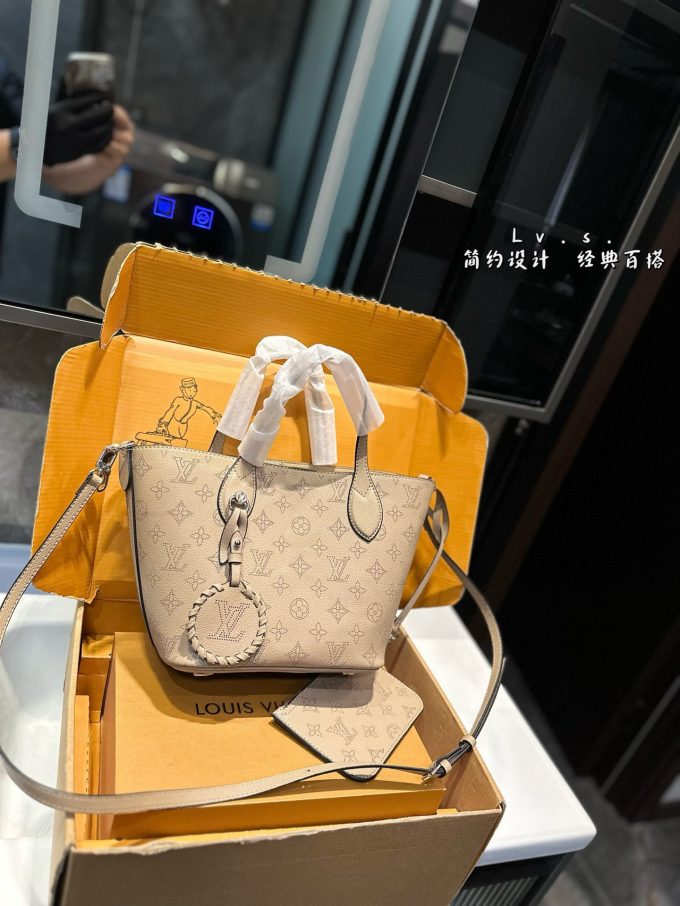 louis new arrival tote bucket bag size:21 * 20cm - Image 13