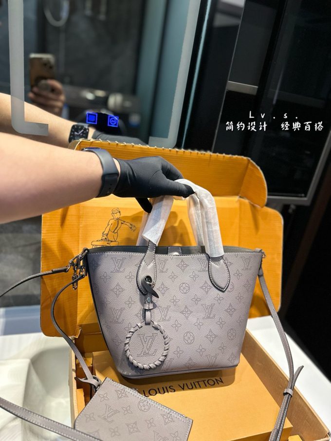louis new arrival tote bucket bag size:21 * 20cm - Image 4
