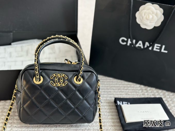 Cc new arrival leather bag size: 18 cm