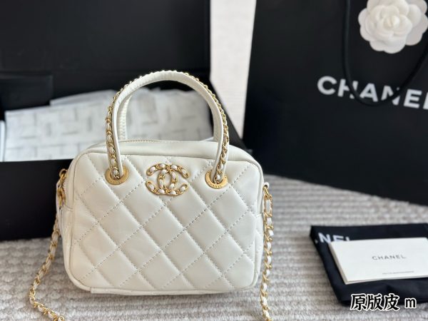 Cc new arrival leather bag size: 18 cm