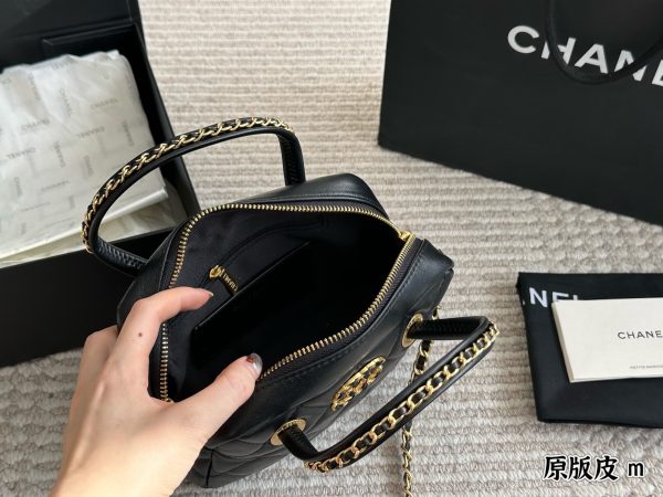 Cc new arrival leather bag size: 18 cm
