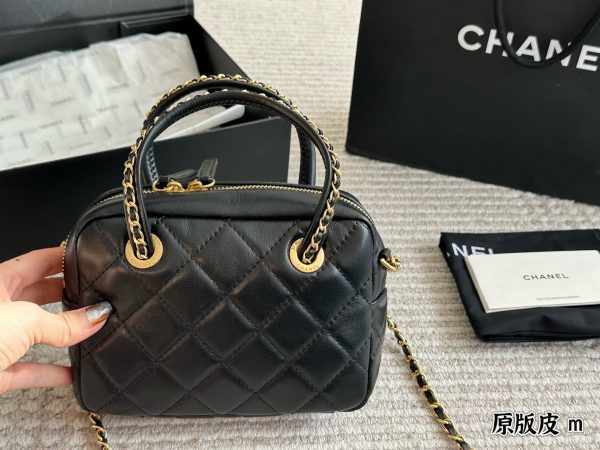 Cc new arrival leather bag size: 18 cm