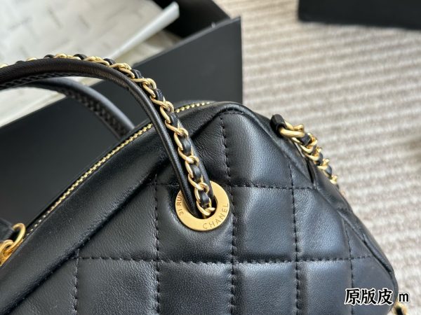 Cc new arrival leather bag size: 18 cm