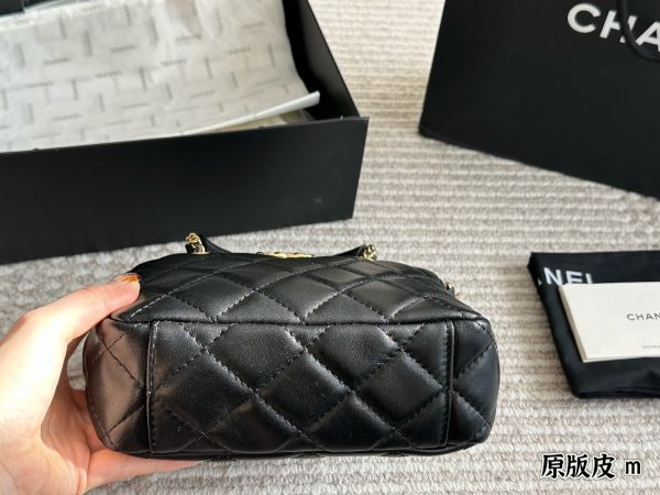 Cc new arrival leather bag size: 18 cm