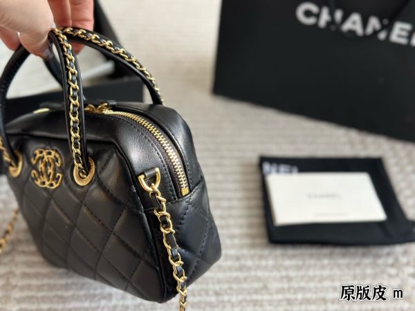 Cc new arrival leather bag size: 18 cm
