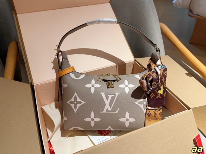 Louis new arrival hobo lock bag size:28*18*10 cm - Image 3