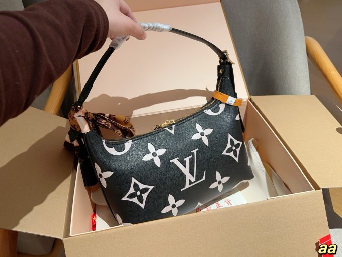 Louis new arrival hobo lock bag size:28*18*10 cm - Image 9