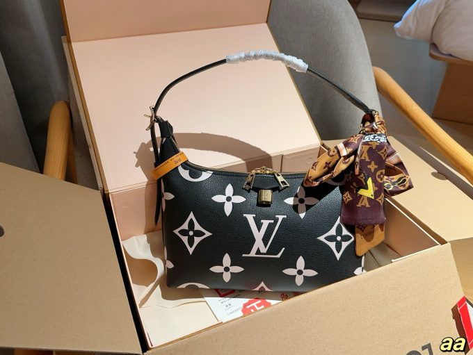 Louis new arrival hobo lock bag size:28*18*10 cm - Image 5