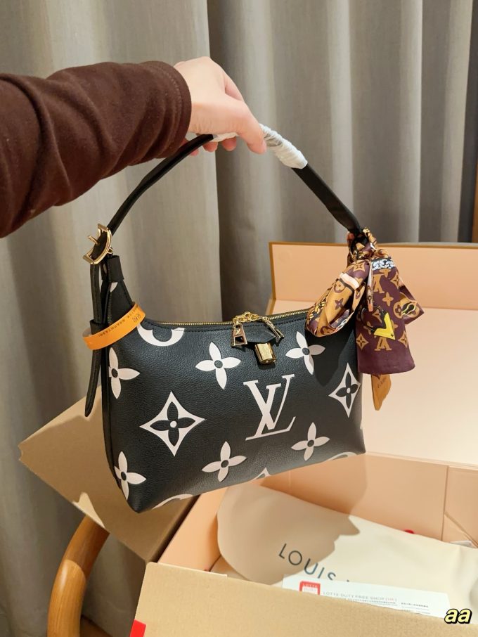 Louis new arrival hobo lock bag size:28*18*10 cm - Image 6