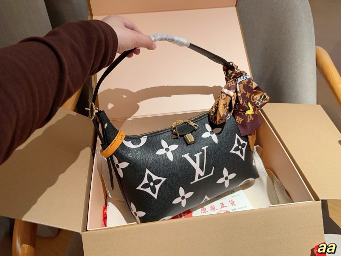 Louis new arrival hobo lock bag size:28*18*10 cm - Image 2