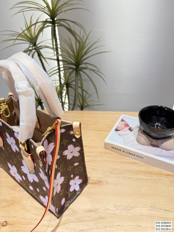 Louis 25s new arrival onthego tote bag