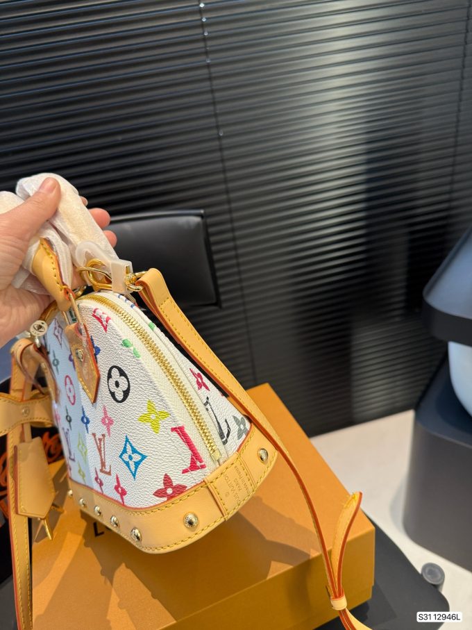 Louis new arrival bb bag size:20 * 15 cm - Image 8