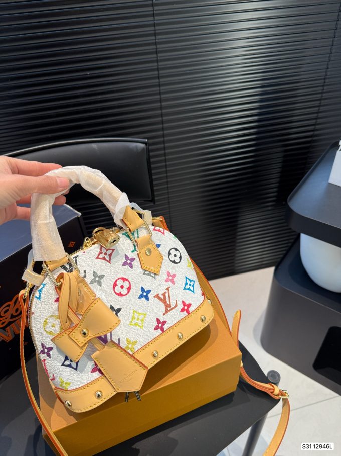 Louis new arrival bb bag size:20 * 15 cm - Image 2