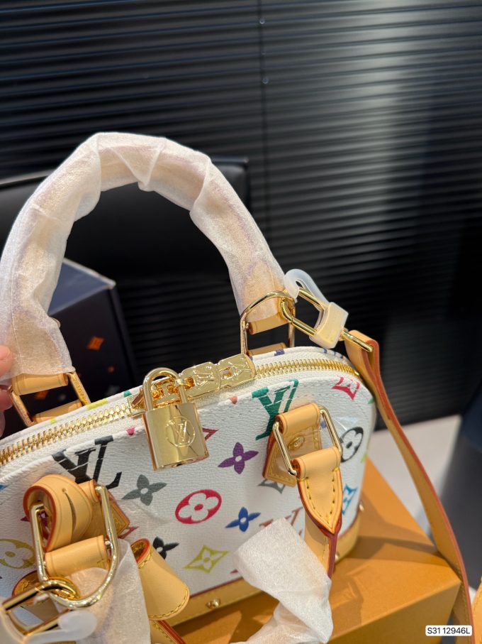 Louis new arrival bb bag size:20 * 15 cm - Image 9
