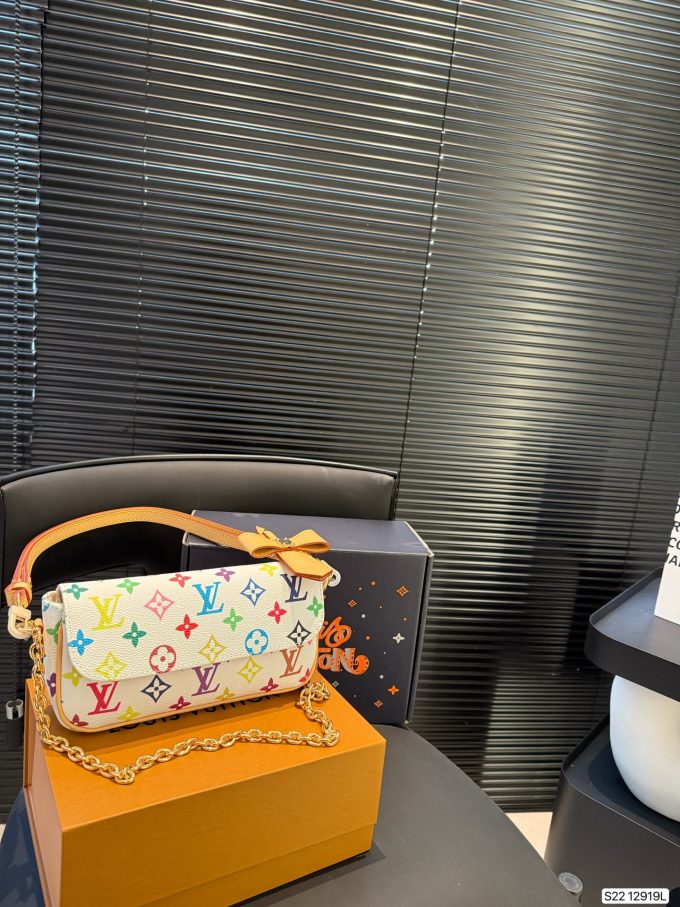 Louis new arrival hobo bag size:22 * 12 cm - Image 2