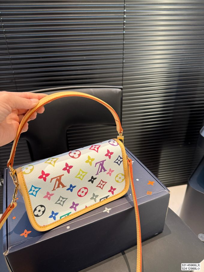 Louis new arrival hobo Baguette bag - Image 12