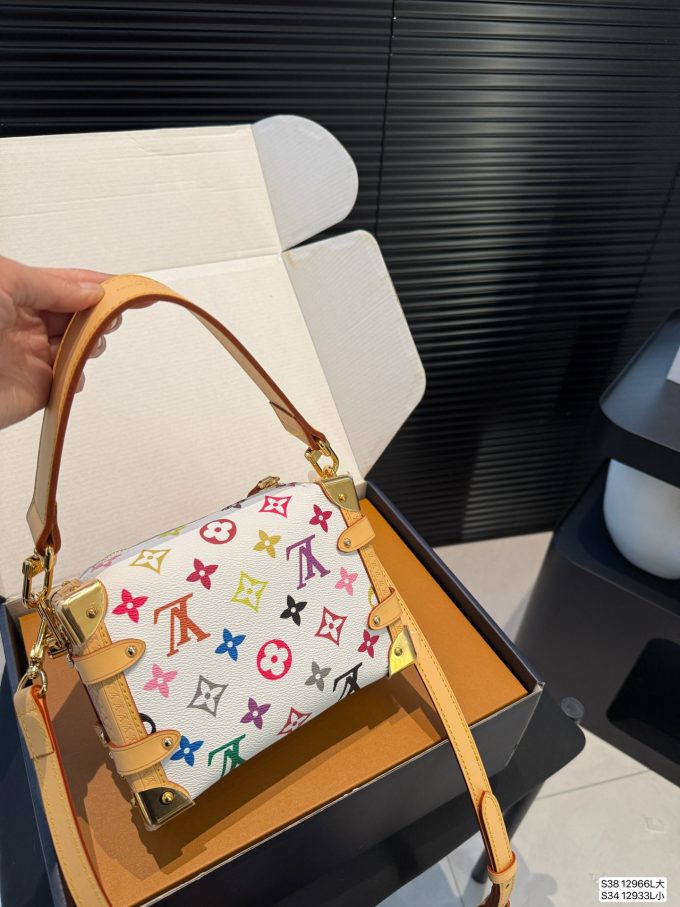 Louis new arrival white trunk bag