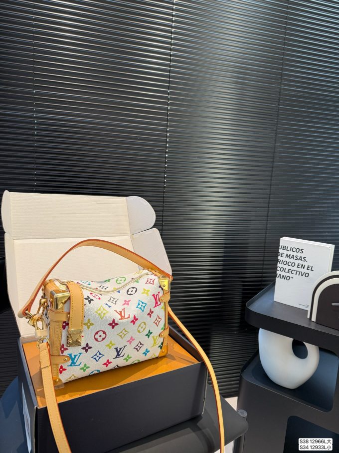 Louis new arrival white trunk bag - Image 3