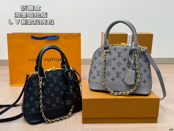 Louis new arrival bb bag size:25 * 18 cm