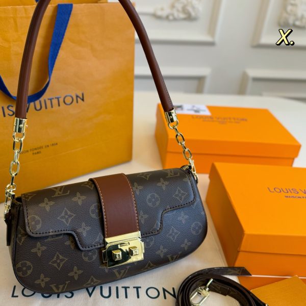 Louis new arrival hobo bag size: 26*13 cm
