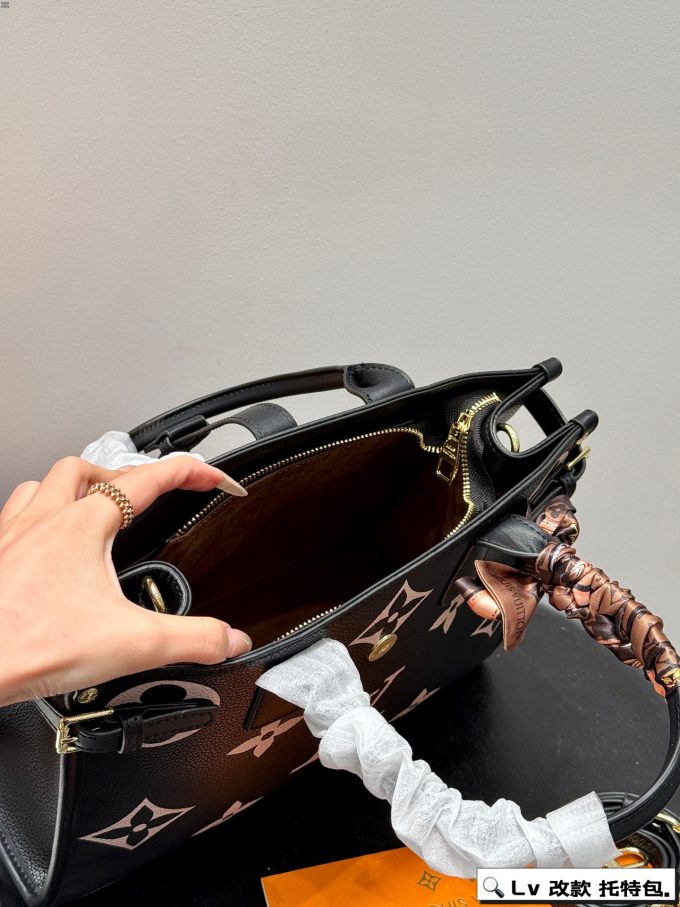 Louis new arrival vintage tote bag 009 size: 32*24 cm - Image 9