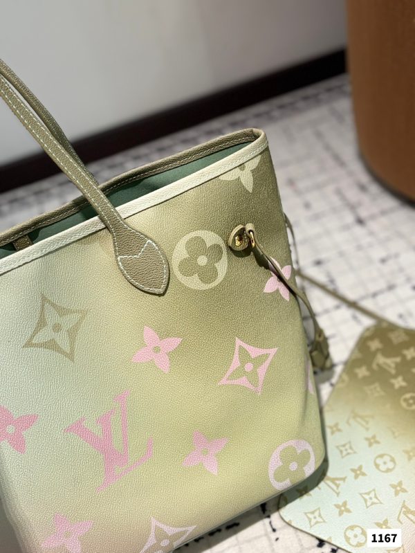 Louis new arrival neverfull tote bag size:33 * 29 cm