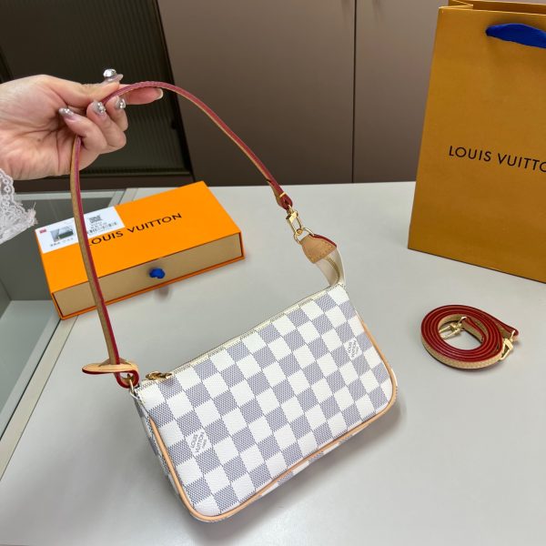 Louis new arrival IVY bag size: 21*12 cm