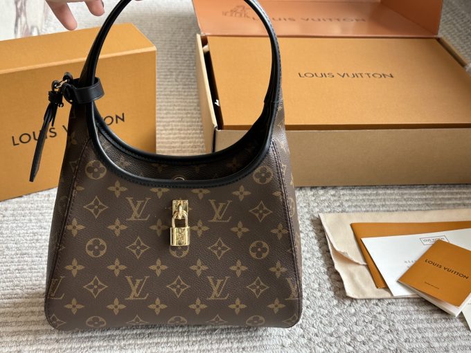 Louis new arrival The Drop hobo bag size: 26*17 cm